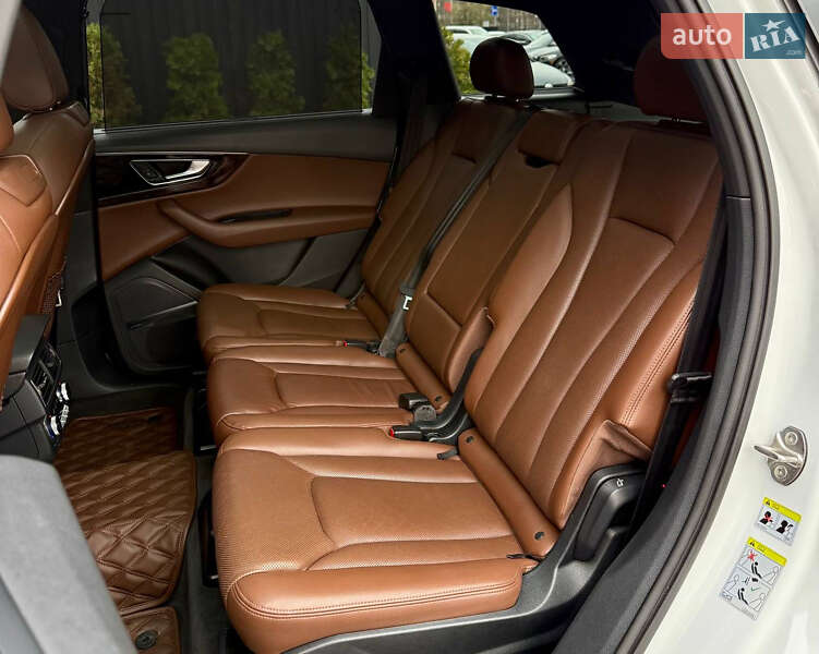 Позашляховик / Кросовер Audi Q7 2016 в Києві