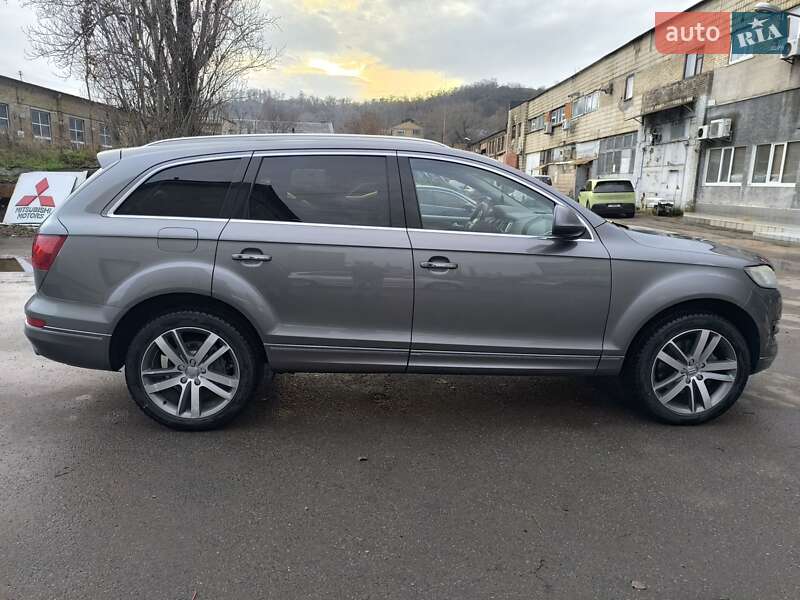 Позашляховик / Кросовер Audi Q7 2015 в Києві