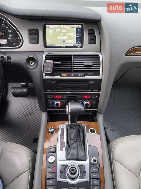 Позашляховик / Кросовер Audi Q7 2015 в Києві