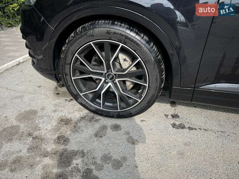 Позашляховик / Кросовер Audi Q7 2018 в Житомирі