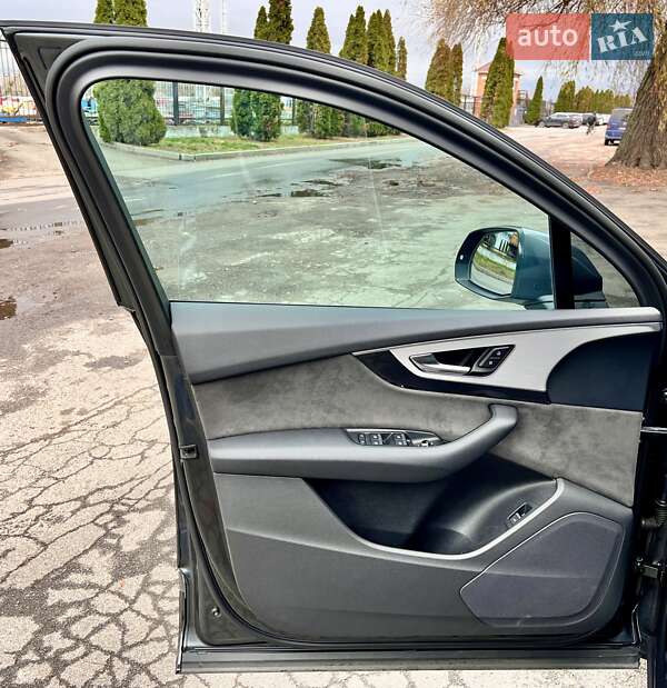 Позашляховик / Кросовер Audi Q7 2016 в Києві