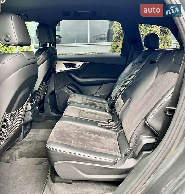 Позашляховик / Кросовер Audi Q7 2016 в Києві