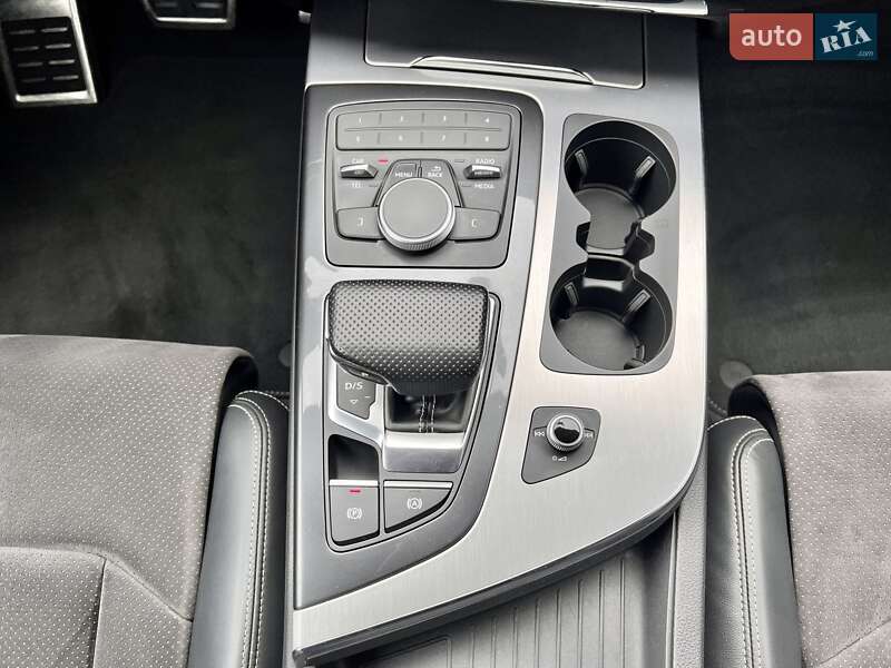 Позашляховик / Кросовер Audi Q7 2016 в Києві