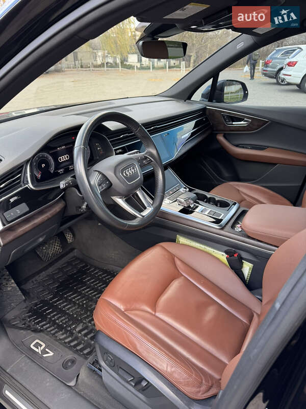 Позашляховик / Кросовер Audi Q7 2020 в Луцьку