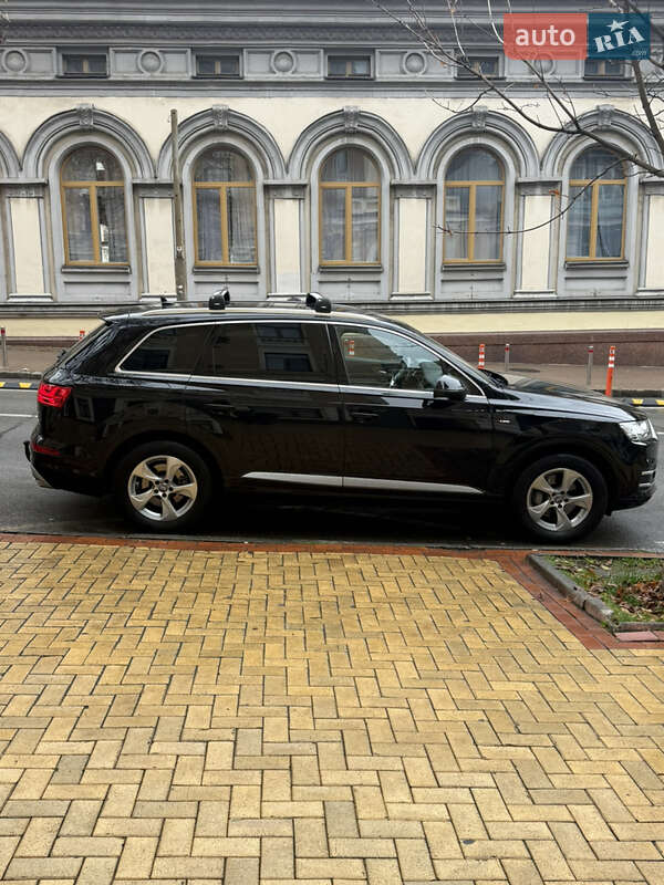 Позашляховик / Кросовер Audi Q7 2017 в Києві