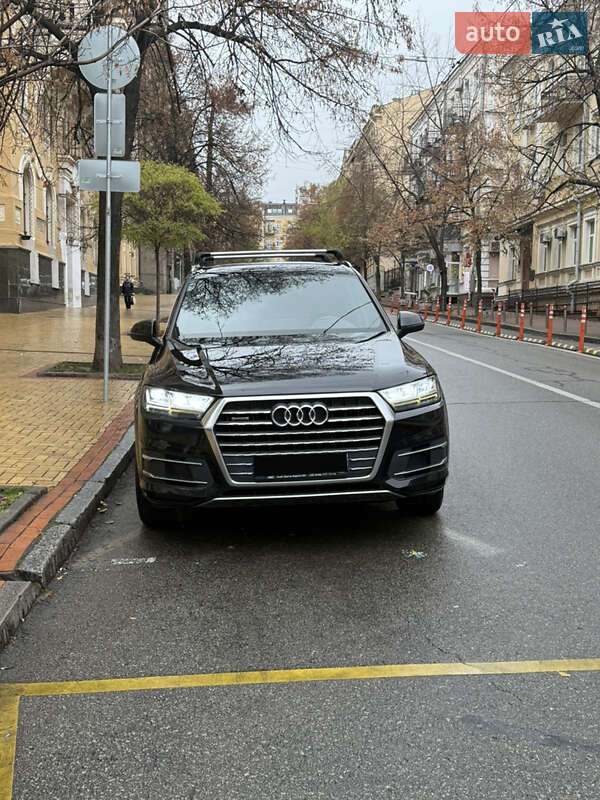 Позашляховик / Кросовер Audi Q7 2017 в Києві