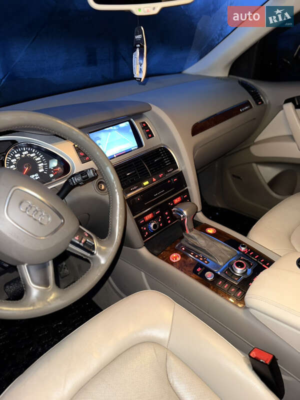 Позашляховик / Кросовер Audi Q7 2012 в Рівному