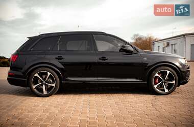 Внедорожник / Кроссовер Audi Q7 2017 в Горохове