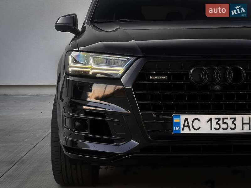 Позашляховик / Кросовер Audi Q7 2017 в Луцьку