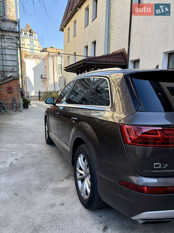 Внедорожник / Кроссовер Audi Q7 2016 в Киеве