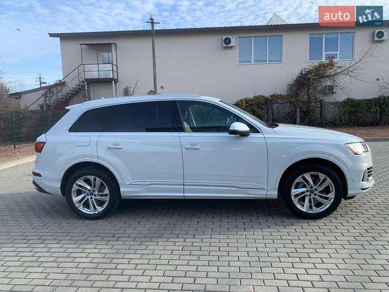 Позашляховик / Кросовер Audi Q7 2021 в Житомирі