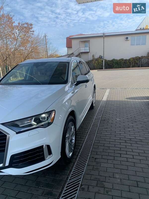 Позашляховик / Кросовер Audi Q7 2021 в Житомирі
