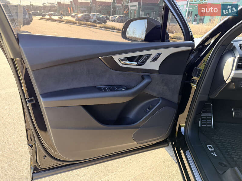 Позашляховик / Кросовер Audi Q7 2017 в Ірпені