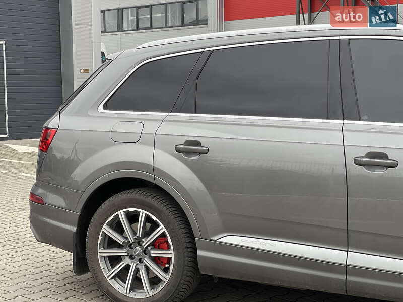 Позашляховик / Кросовер Audi Q7 2017 в Нововолинську