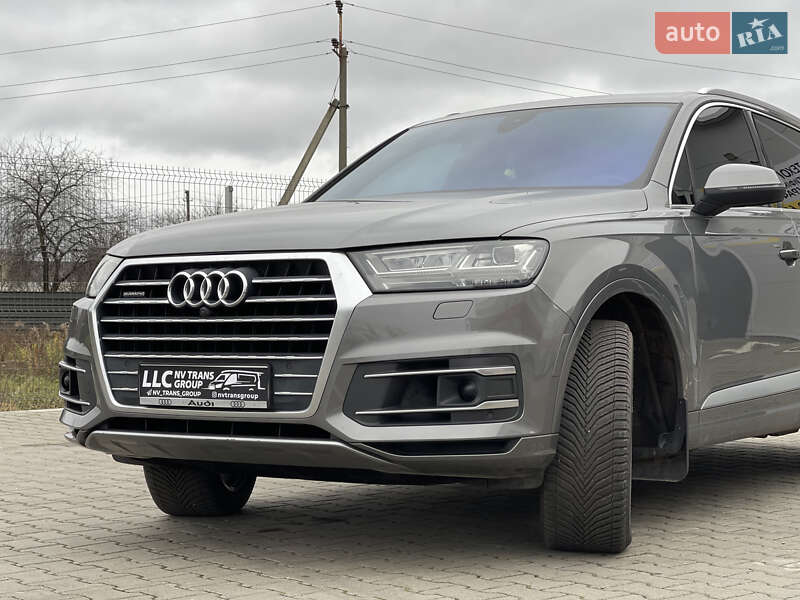 Позашляховик / Кросовер Audi Q7 2017 в Нововолинську