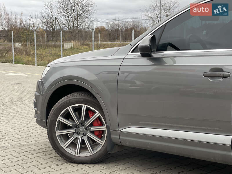 Позашляховик / Кросовер Audi Q7 2017 в Нововолинську
