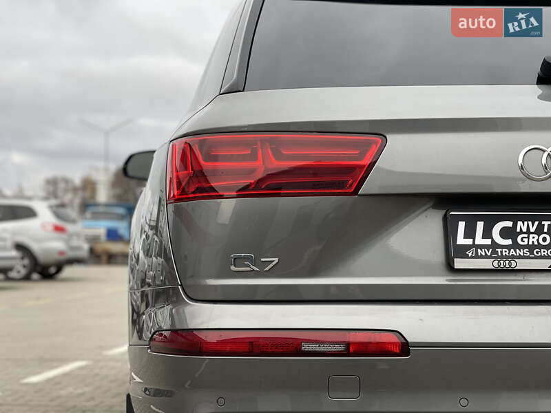 Позашляховик / Кросовер Audi Q7 2017 в Нововолинську