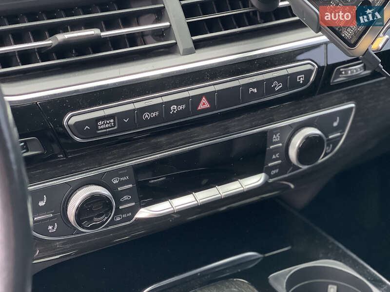 Позашляховик / Кросовер Audi Q7 2017 в Нововолинську