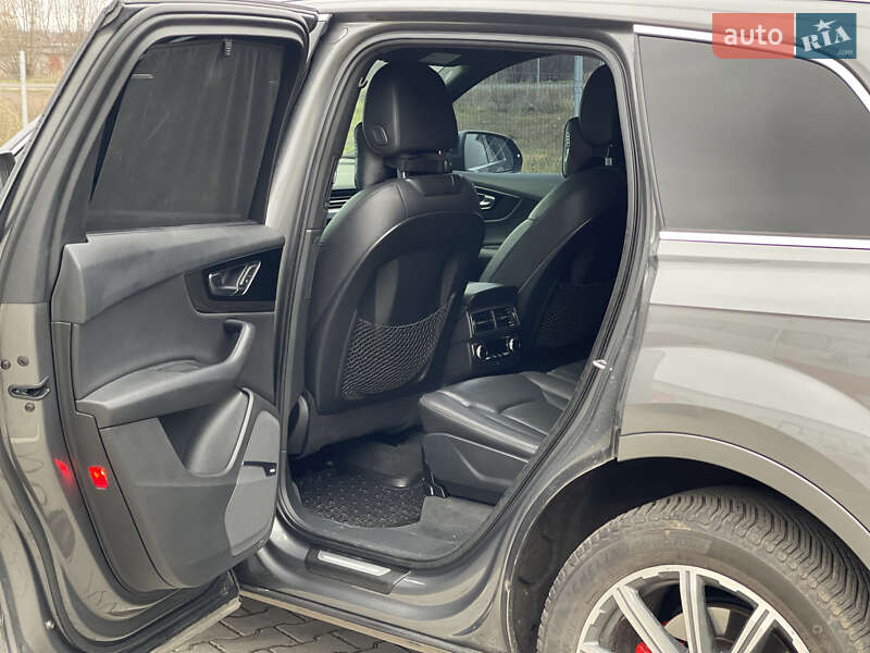 Позашляховик / Кросовер Audi Q7 2017 в Нововолинську