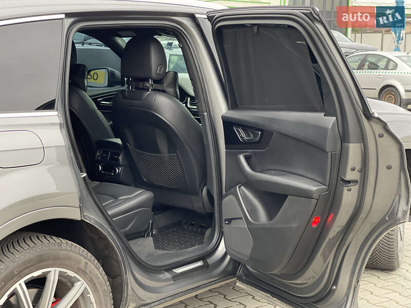 Позашляховик / Кросовер Audi Q7 2017 в Нововолинську