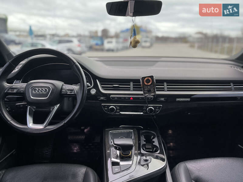 Позашляховик / Кросовер Audi Q7 2017 в Нововолинську