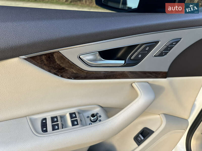 Позашляховик / Кросовер Audi Q7 2016 в Львові