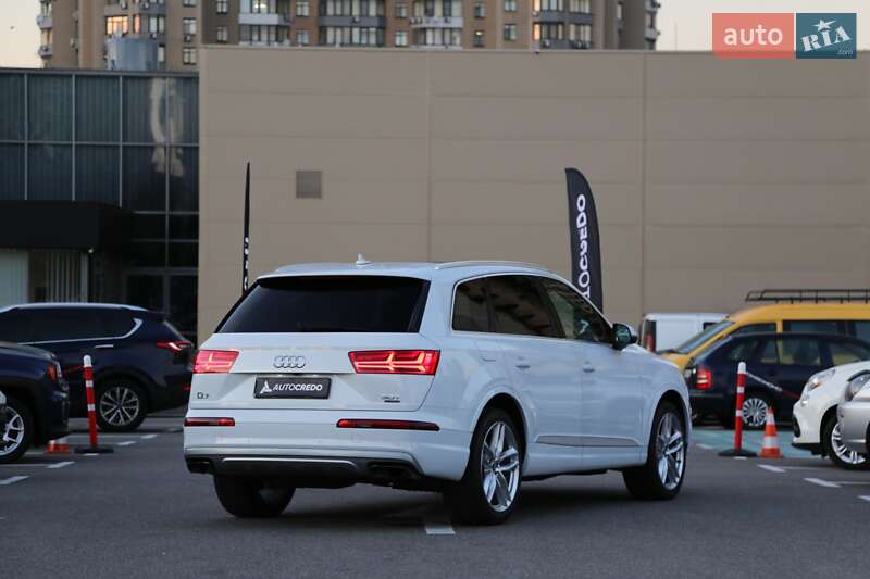 Позашляховик / Кросовер Audi Q7 2016 в Києві