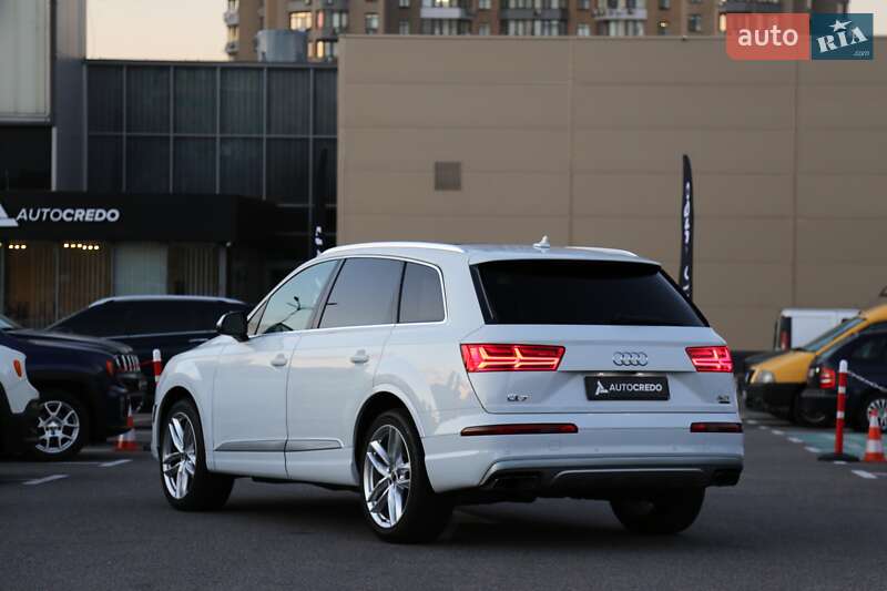 Позашляховик / Кросовер Audi Q7 2016 в Києві