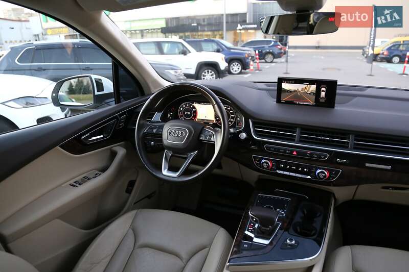 Позашляховик / Кросовер Audi Q7 2016 в Києві