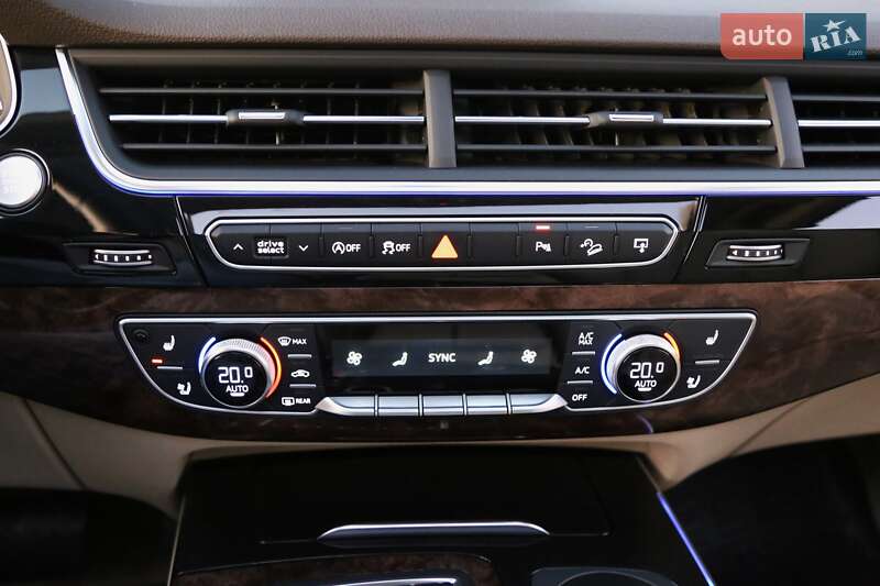 Позашляховик / Кросовер Audi Q7 2016 в Києві