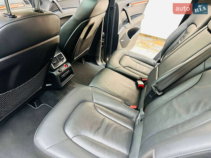 Позашляховик / Кросовер Audi Q7 2010 в Грушево