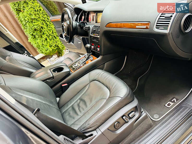 Позашляховик / Кросовер Audi Q7 2010 в Грушево
