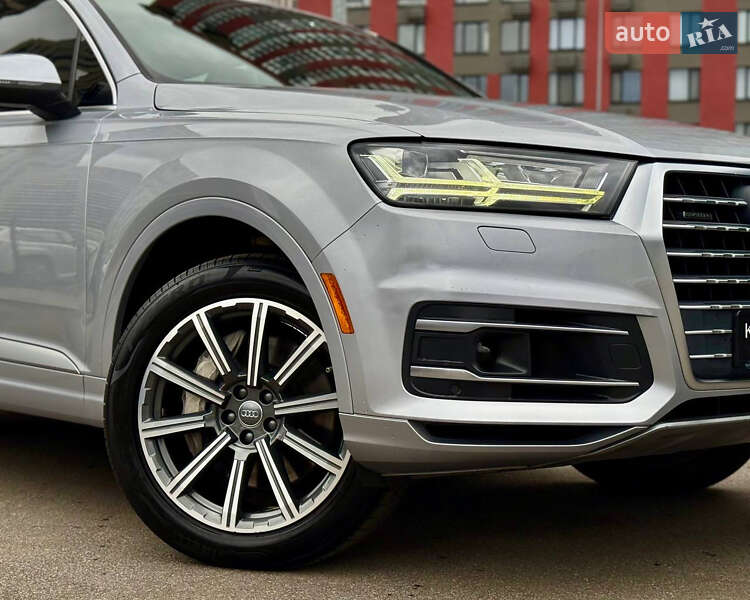 Позашляховик / Кросовер Audi Q7 2017 в Києві