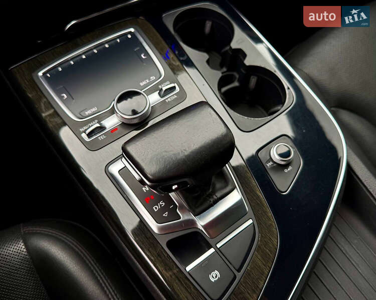 Позашляховик / Кросовер Audi Q7 2017 в Києві