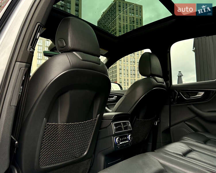 Позашляховик / Кросовер Audi Q7 2017 в Києві