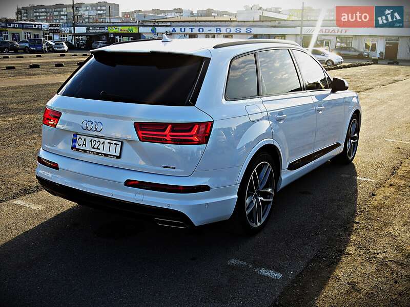 Позашляховик / Кросовер Audi Q7 2016 в Черкасах