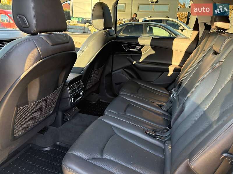 Позашляховик / Кросовер Audi Q7 2015 в Дніпрі