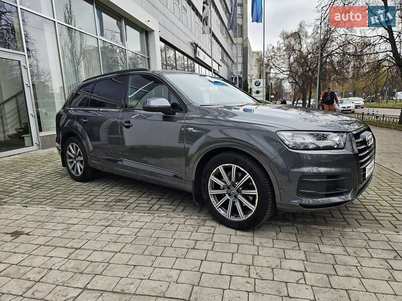 Внедорожник / Кроссовер Audi Q7 2019 в Киеве