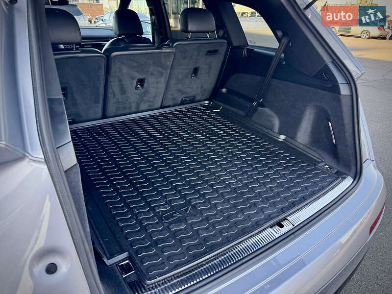 Позашляховик / Кросовер Audi Q7 2017 в Києві