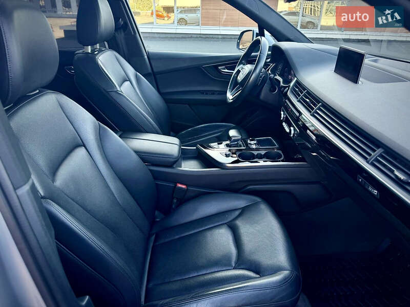 Позашляховик / Кросовер Audi Q7 2017 в Києві