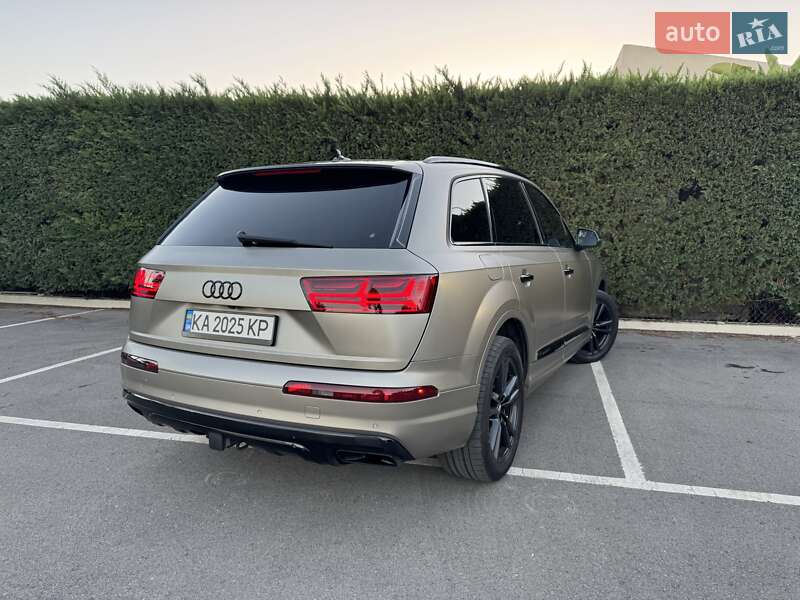 Внедорожник / Кроссовер Audi Q7 2016 в Киеве