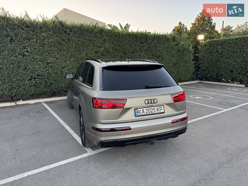 Внедорожник / Кроссовер Audi Q7 2016 в Киеве