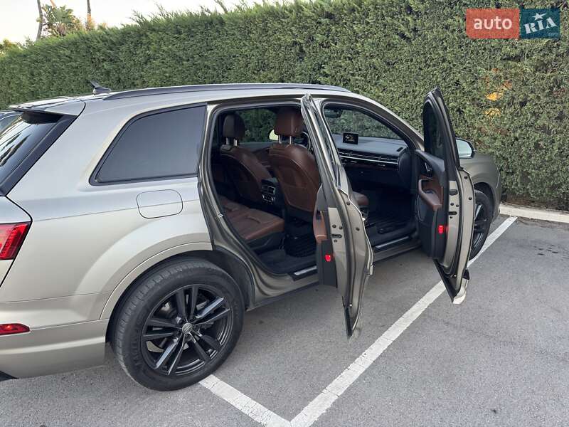 Внедорожник / Кроссовер Audi Q7 2016 в Киеве