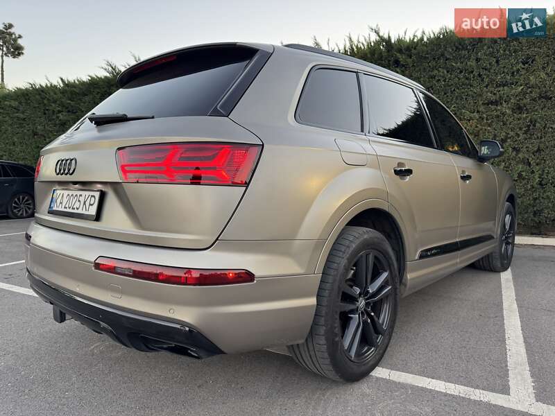 Внедорожник / Кроссовер Audi Q7 2016 в Киеве