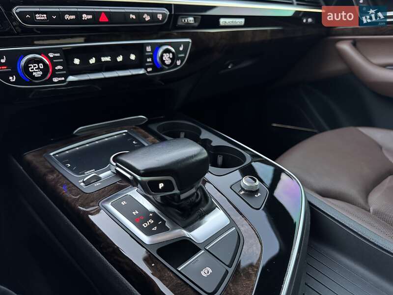 Внедорожник / Кроссовер Audi Q7 2016 в Киеве