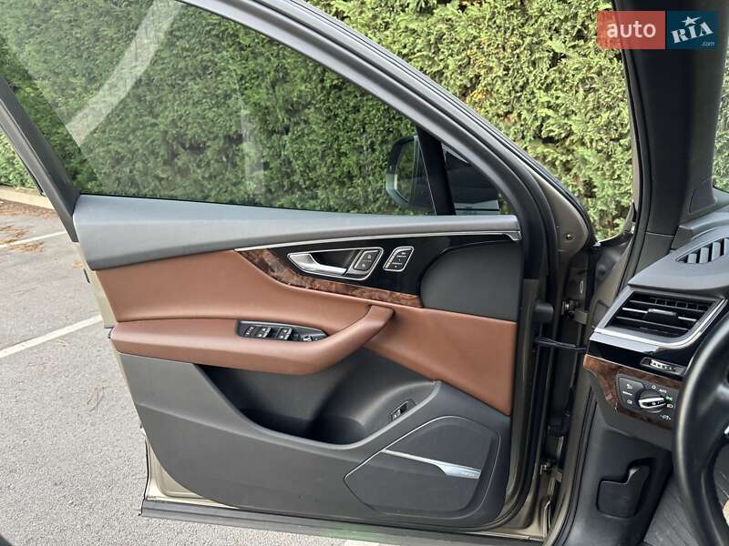 Внедорожник / Кроссовер Audi Q7 2016 в Киеве