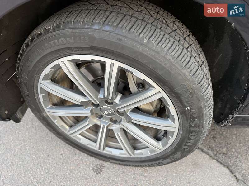 Позашляховик / Кросовер Audi Q7 2017 в Дніпрі