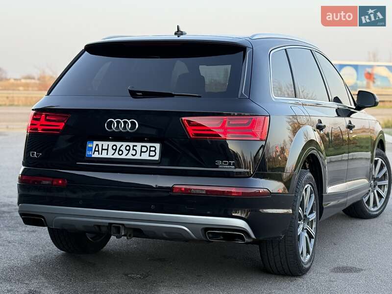 Позашляховик / Кросовер Audi Q7 2017 в Дніпрі