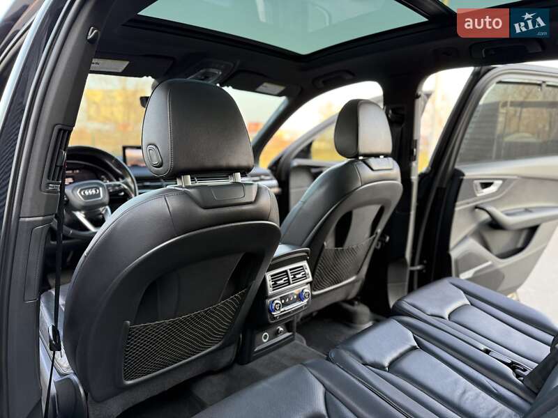 Позашляховик / Кросовер Audi Q7 2017 в Дніпрі