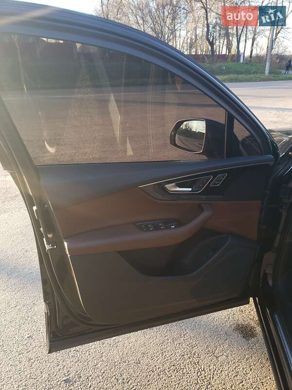Внедорожник / Кроссовер Audi Q7 2016 в Чуднове